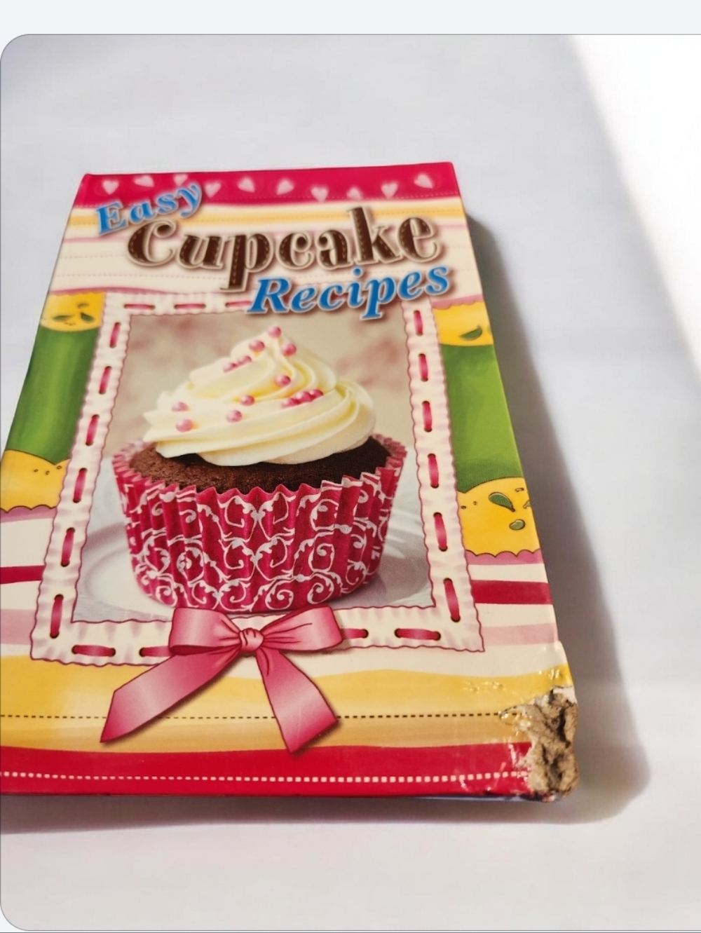 Easy Cupcake Recipes Cookbook - ● READ BELOW